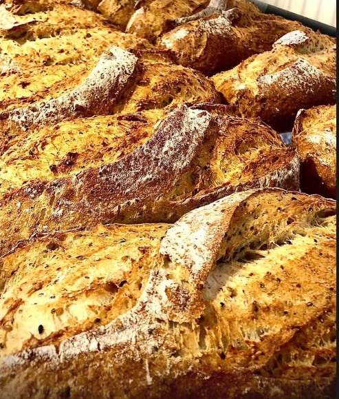 Quinta-feira de multigrãos, semi integral, bolos, sopas, antepastos e muito mais na Pane Di Marchi